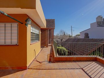 CASA EN VENTA HURLINGHAM - APTO CREDITO - PERMUTA