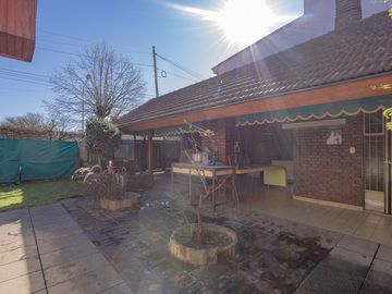 CASA EN VENTA HURLINGHAM - APTO CREDITO - PERMUTA