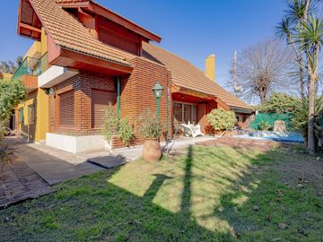 CASA EN VENTA HURLINGHAM - APTO CREDITO - PERMUTA