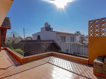 CASA EN VENTA HURLINGHAM - APTO CREDITO - PERMUTA