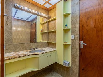 CASA EN VENTA HURLINGHAM - APTO CREDITO - PERMUTA