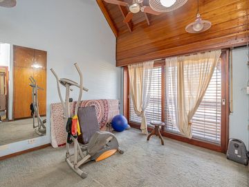 CASA EN VENTA HURLINGHAM - APTO CREDITO - PERMUTA