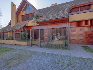 CASA EN VENTA HURLINGHAM - APTO CREDITO - PERMUTA