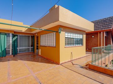 CASA EN VENTA HURLINGHAM - APTO CREDITO - PERMUTA