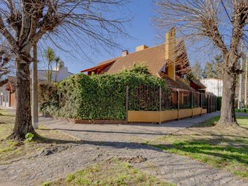 CASA EN VENTA HURLINGHAM - APTO CREDITO - PERMUTA