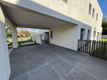 Casa a estrenar en venta en barrio cerrado San Matias - Escobar