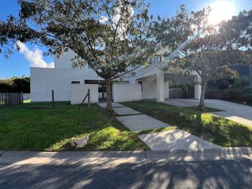 Casa a estrenar en venta en barrio cerrado San Matias - Escobar
