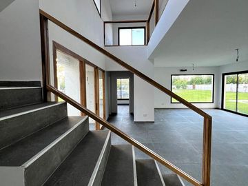 Casa a estrenar en venta en barrio cerrado San Matias - Escobar