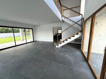 Casa a estrenar en venta en barrio cerrado San Matias - Escobar