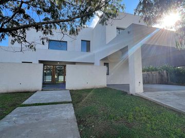 Casa a estrenar en venta en barrio cerrado San Matias - Escobar