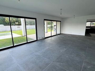 Casa a estrenar en venta en barrio cerrado San Matias - Escobar