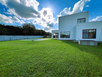 Casa a estrenar en venta en barrio cerrado San Matias - Escobar