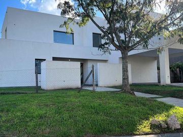 Casa a estrenar en venta en barrio cerrado San Matias - Escobar