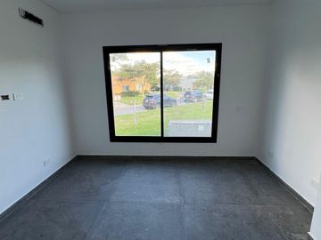 Casa a estrenar en venta en barrio cerrado San Matias - Escobar