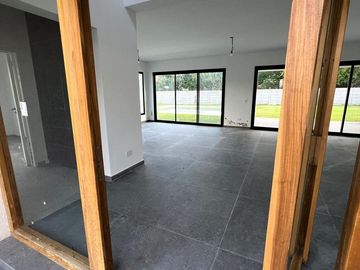 Casa a estrenar en venta en barrio cerrado San Matias - Escobar