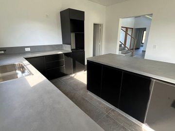 Casa a estrenar en venta en barrio cerrado San Matias - Escobar
