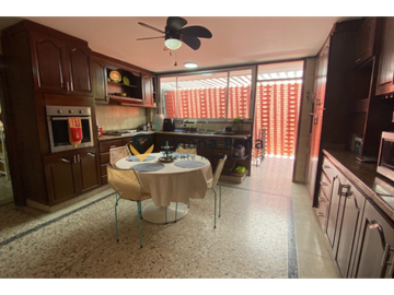 VENDO Casa grande en sector exclusivo de Barranquilla