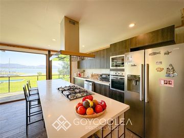 Casa en Venta en Moderna Orilla Lago El Estero