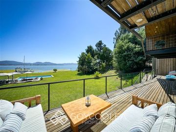 Casa en Venta en Moderna Orilla Lago El Estero