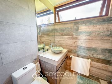 Casa en Venta en Moderna Orilla Lago El Estero