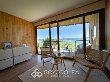 Casa en Venta en Moderna Orilla Lago El Estero