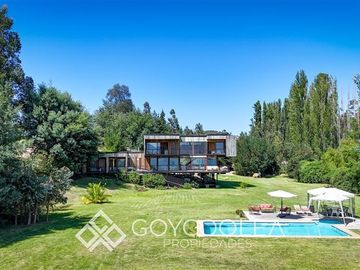 Casa en Venta en Moderna Orilla Lago El Estero