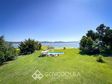 Casa en Venta en Moderna Orilla Lago El Estero