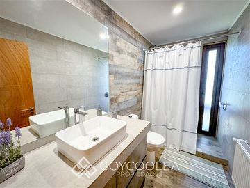 Casa en Venta en Moderna Orilla Lago El Estero