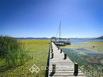 Casa en Venta en Moderna Orilla Lago El Estero