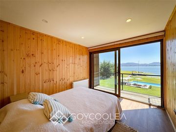 Casa en Venta en Moderna Orilla Lago El Estero