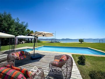 Casa en Venta en Moderna Orilla Lago El Estero