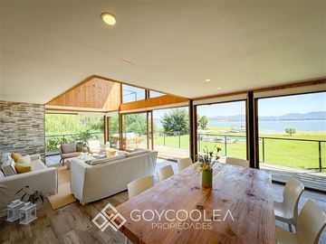 Casa en Venta en Moderna Orilla Lago El Estero