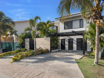 Casa Olivos 440