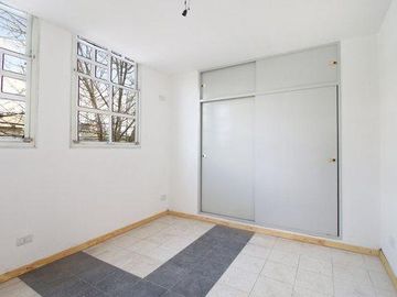 PH en  Venta 2 Ambientes al frente con balcón.  Lanus reciclado a nuevo