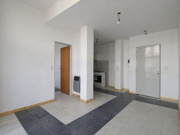 PH en  Venta 2 Ambientes al frente con balcón.  Lanus reciclado a nuevo