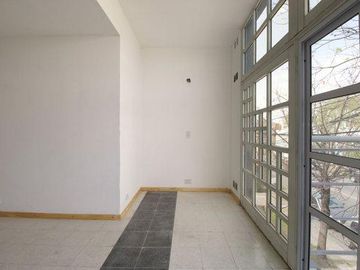 PH en  Venta 2 Ambientes al frente con balcón.  Lanus reciclado a nuevo