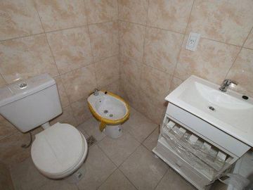 PH en  Venta 2 Ambientes al frente con balcón.  Lanus reciclado a nuevo