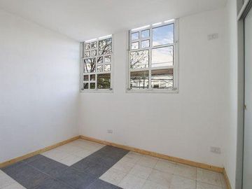 PH en  Venta 2 Ambientes al frente con balcón.  Lanus reciclado a nuevo
