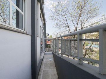 PH en  Venta 2 Ambientes al frente con balcón.  Lanus reciclado a nuevo