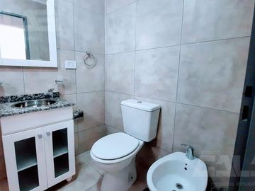 Alquiler, Departamento 2 ambientes con cochera y terraza- Ituzaingó Sur -