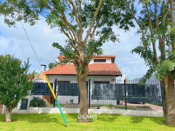 Casa en Venta - 4 ambientes - Barrio El Martillo