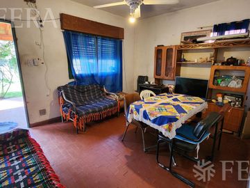 Venta casa de 3 ambientes con jardín en  Ezpeleta