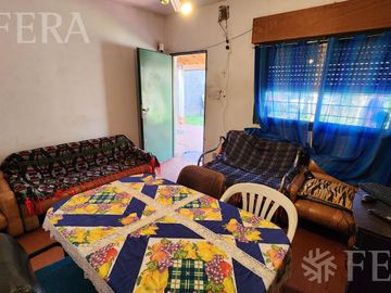 Venta casa de 3 ambientes con jardín en  Ezpeleta