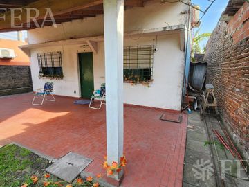 Venta casa de 3 ambientes con jardín en  Ezpeleta