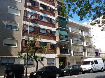 Vende dos ambientes con patio en Parque Patricios, CABA.