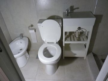 Vende dos ambientes con patio en Parque Patricios, CABA.