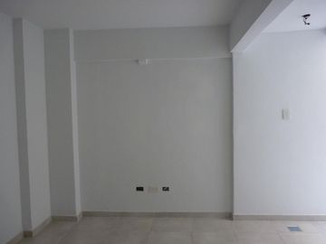Vende dos ambientes con patio en Parque Patricios, CABA.