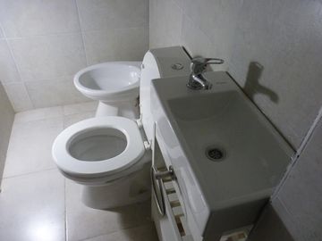 Vende dos ambientes con patio en Parque Patricios, CABA.