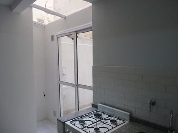 Vende dos ambientes con patio en Parque Patricios, CABA.