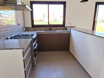 Hermosa casa de 3 dormitorios a estrenar en Country Viento Sur, El Manantial
